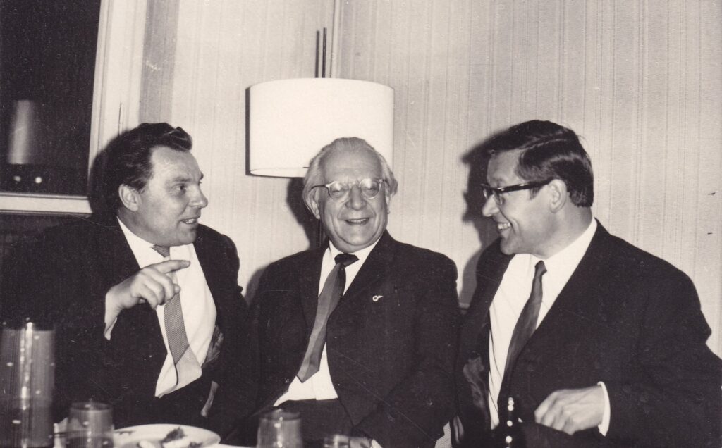 Susitikimas su bičiuliais iš Lietuvos. Iš kairės: Lietuvos švietimo ministerijos darbuotojas K. Poškus, V. Falkenhanas, V. Bubnys. Berlynas. 1969 m. MLLM 140470