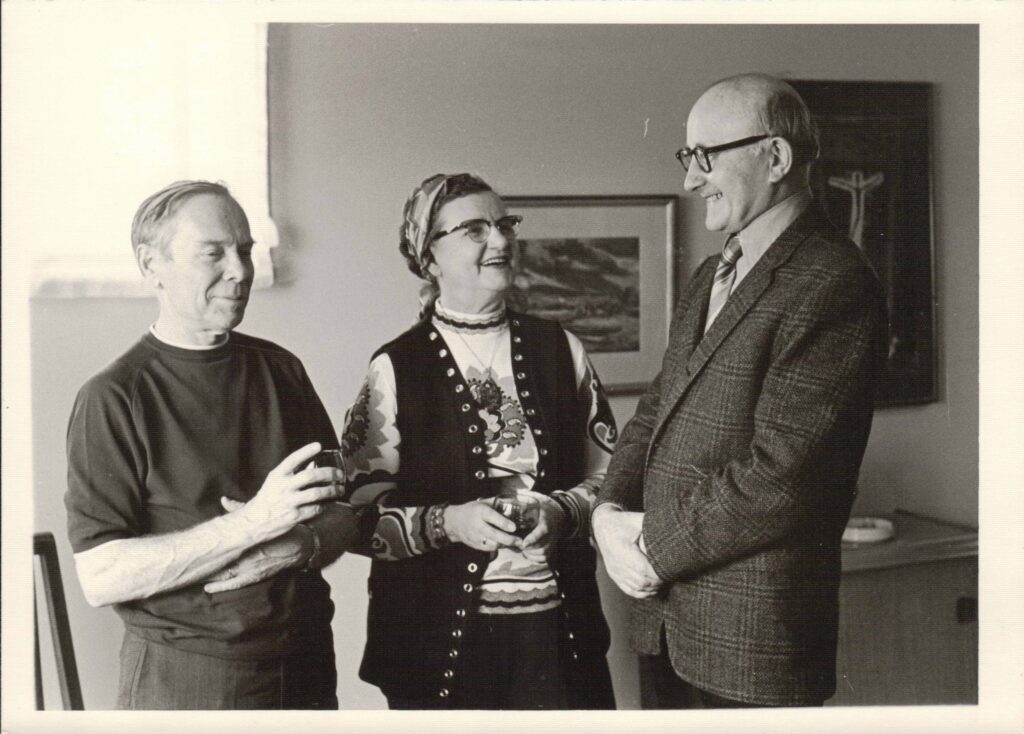 Jankų namuose Ročesteryje apie 1965 m. . Iš kairės: J. Aistis, K. Jankienė, A. Vaičiulaitis. MLLM 67892 / F3 19207