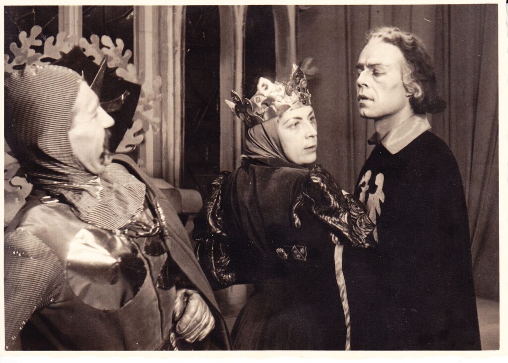Scena iš B. Sruogos spektaklio „Milžino paunksmė“. MLLM115327