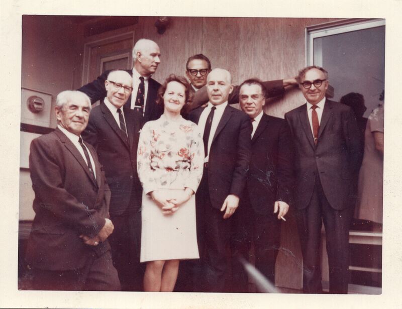 Iš kairės: J. Švaistas, J. Gliauda, S. Santvaras, B. Raila, Alė Rūta, P. Andriušis, A. Gustaitis, B. Brazdžionis. Santa Monika, 1968 m. spalio 13 d. MLLM 108501