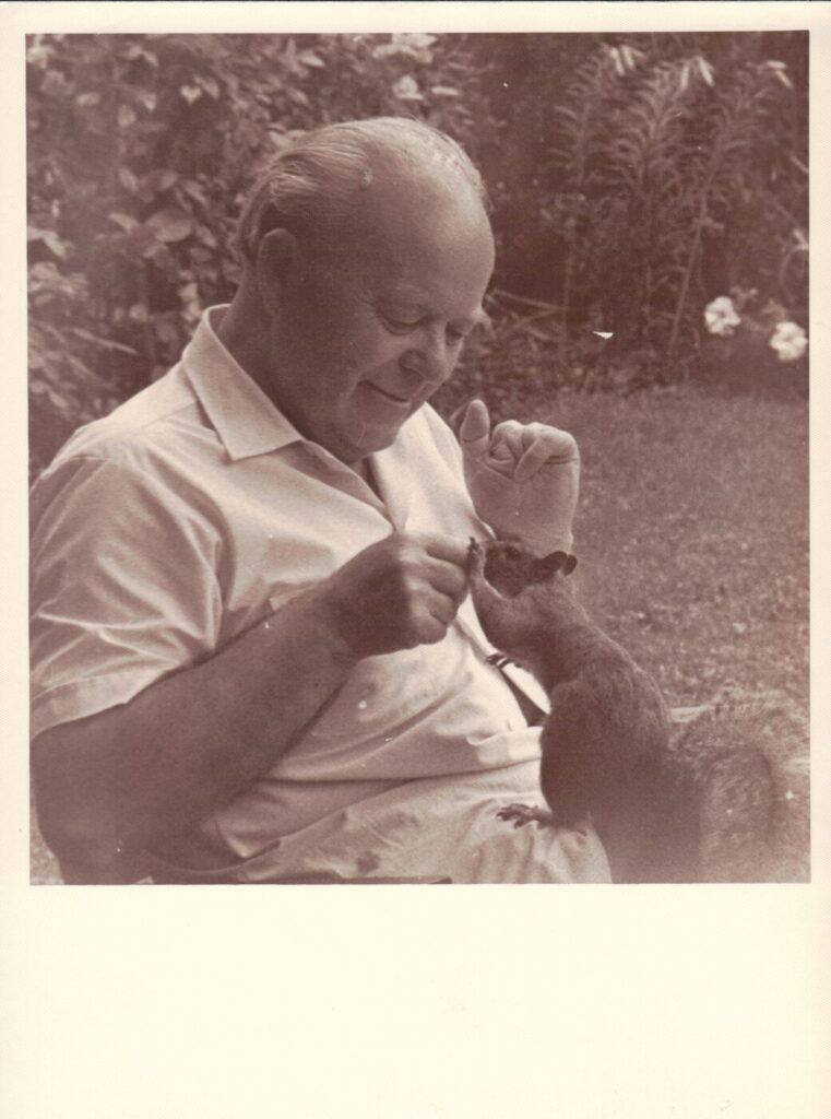 J. Jankus savo namų kieme. Ročesteris. Apie 1975 m. MLLM 67890 / F1 13816