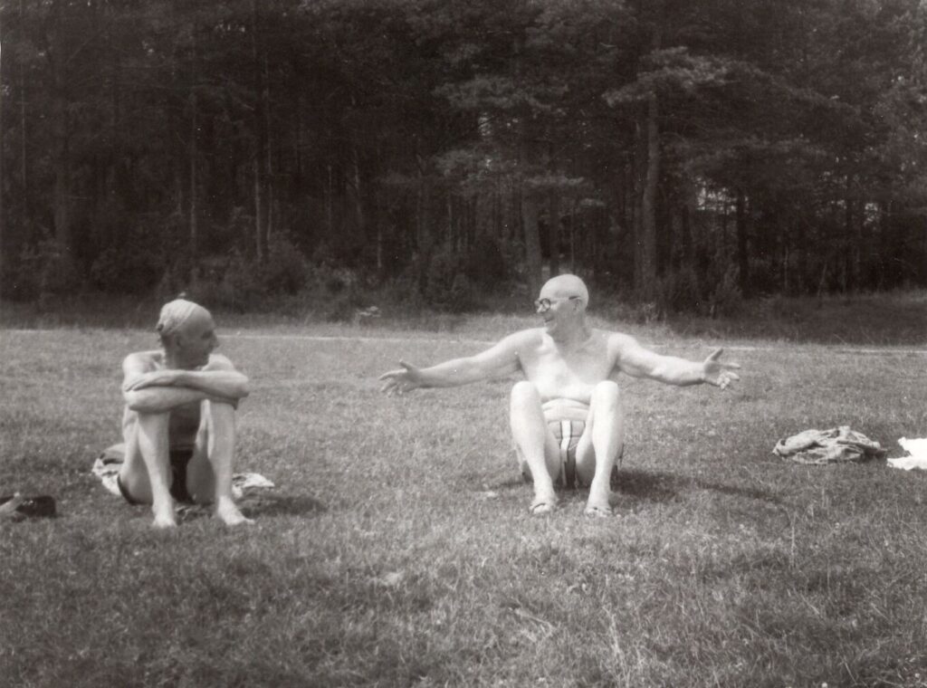 Kazys Jankauskas su broliu Edvardu prie Lavyso ežero. 1983 m. Fotografas nežinomas. MLLM 33026