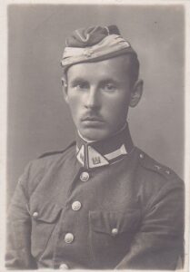 J. Žlabys-Žengė – Lietuvos kariuomenės karininkas. Kaunas, apie 1922 m. Fotografas nežinomas. MLLM 42384