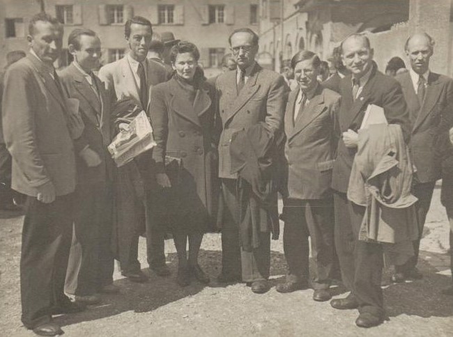 Lietuvių rašytojų suvažiavimas Augsburge. 1947 m. Iš kairės: A. Valentinas, P. Osmolskis, A. Škėma, K. Grigaitytė, V. Alantas, J. Girnius, B. Rutkūnas, S. Santvaras. MLLM 33162
