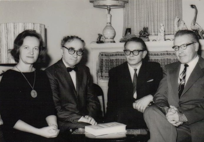 Kalifornijos lietuvių rašytojai – Lietuvių rašytojų draugijos nariai 1962 m. Iš kairės: Alė Rūta, B. Brazdžionis, B. Raila, J. Tininis. Fotografas L. Kančauskas. BBR11965