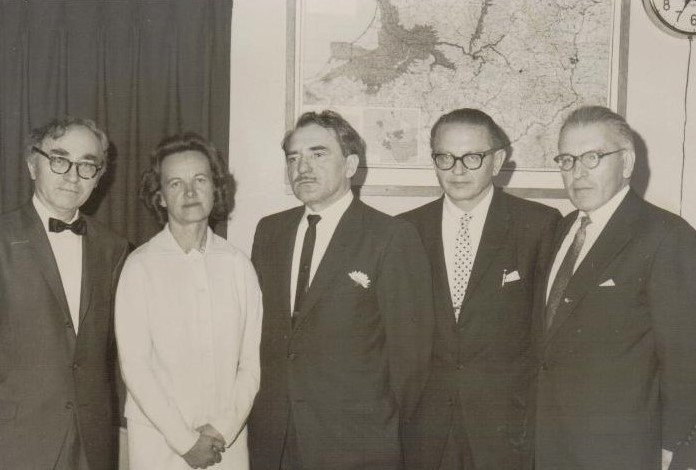 LRD premijos įteikimo M. Katiliškiui proga. Iš kairės: B. Brazdžionis, Alė Rūta, M. Katiliškis, B. Raila, J. Tininis. Los Andželas. 1964.04.05. Fotografas L. Kančauskas. BBR12090