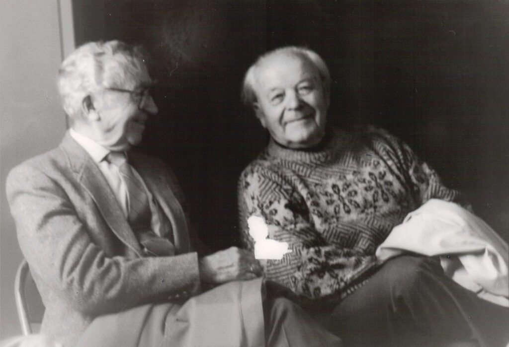 J. Jankus (dešinėje) su B. Brazdžioniu JAV 1989-11-24. Fotografė O. Pajėdaitė. MLLM 81193 / F3 19777