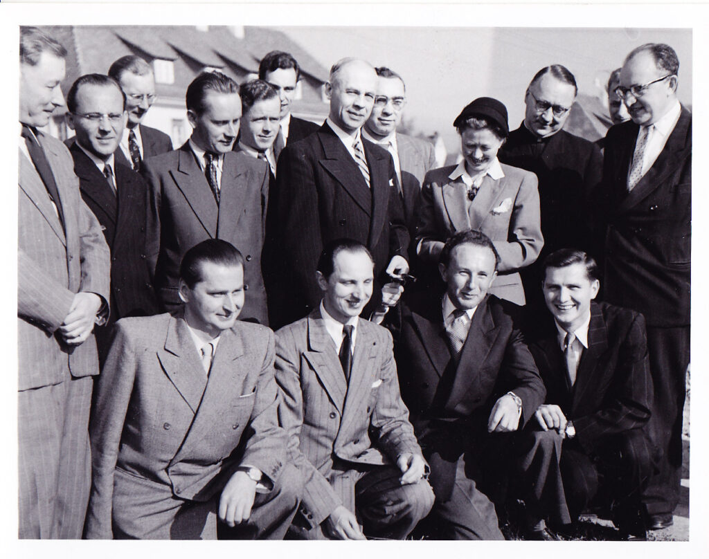 Lietuvių ateitininkų suvažiavimas. Tiubingene. 1953 m. J. Brazaitis stovi centre. MLLM 130805