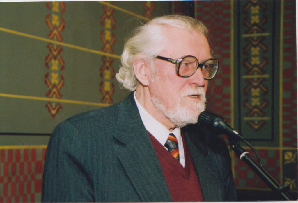 M. Martinaitis Maironio svetainėje knygos „K. B. Įtariamas“ pristatymo metu. 2005 m. Fotografas Z. Baltrušis