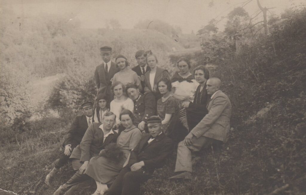 J. Paukštelis su studentų grupe išvykoje 1924 m. MLLM 22740