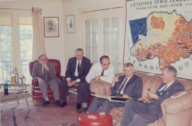 A. Kairio viešnagė Los Andžele 1964 m. Iš kairės: B. Brazdžionis, A. Skirius, A. Gustaitis, A. Kairys, J. Tininis. BBR12101