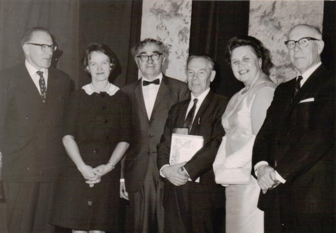 J. Aisčio kūrybos vakaras Los Andžele 1967.12.16. Iš kairės: J. Tininis, Alė Rūta, B. Brazdžionis, J. Aistis, E. Tumienė, J. Gliauda. Fotografas L. Kantas. BBR12186