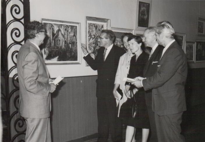 J. Paukštienės parodos atidarymas Los Andžele 1962.09.09. Iš kairės: B. Brazdžionis, J. Tininis, Alė Rūta, J. Paukštienė, A. Skirius, E. Arbas. Fotografas L. Kančauskas. BBR12013