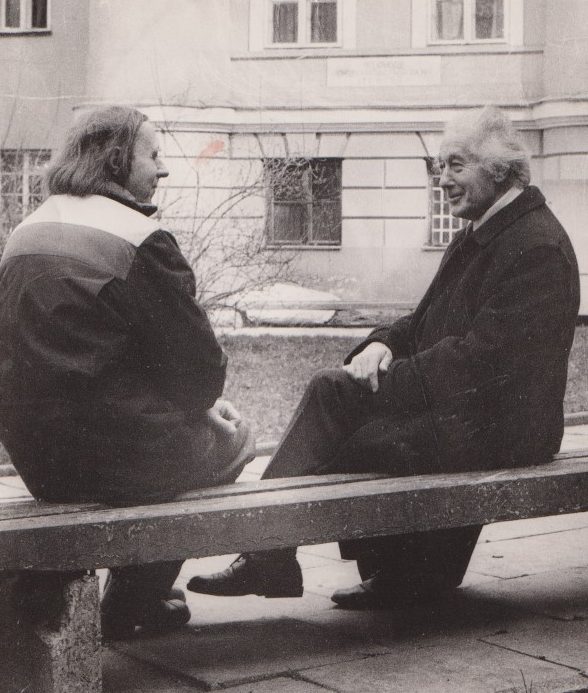 Iš kairės pirmas J. Juškaitis, antras H. A. Čigriejus. Vilnius, 1993 m. MLLM 127794