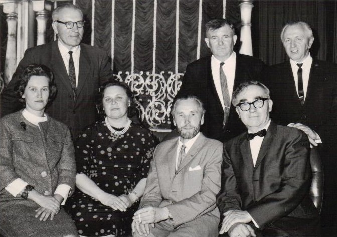 Susitikimas su J. Rimša Los Andžele 1966 m. balandžio 21 d. Iš kairės: sėdi D. Polikaitienė, E. Tumienė, J. Rimša, B. Brazdžionis; stovi J. Tininis, J. Andrius, A. Skirius. Fotografas L. Kančauskas. BBR12134