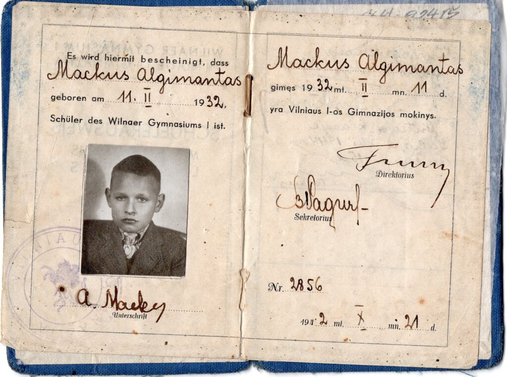 A. Mackaus mokinio asmens liudijimas Nr. 2856, išduotas 1942 m. MLLM 92415