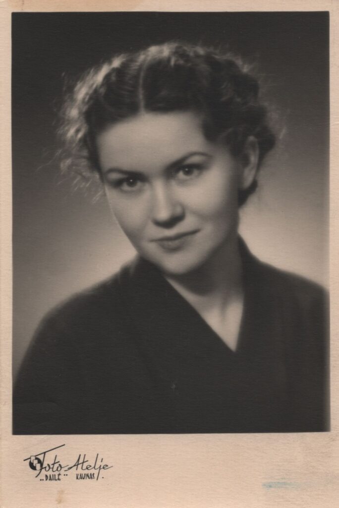 Dalia Urnevičiūtė. Apie 1950 m. MLLM 29975