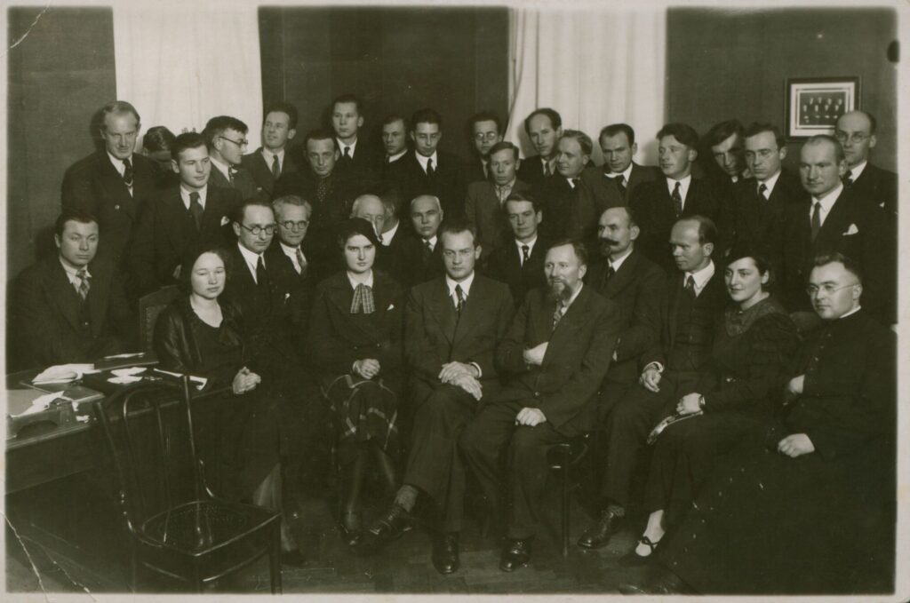 S. Būdavas (2-oje eilėje 1-as iš dešinės) su Lietuvių rašytojų draugijos nariais. Kaunas, 1934 m. Nuotrauka Mejerio Smečechausko. MLLM 43939