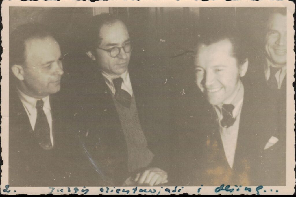 Meno diskusijų vakaras Ravensburge 1948-02-19. J. Jankus – pirmas iš kairės. MLLM 66898 / F3 13826