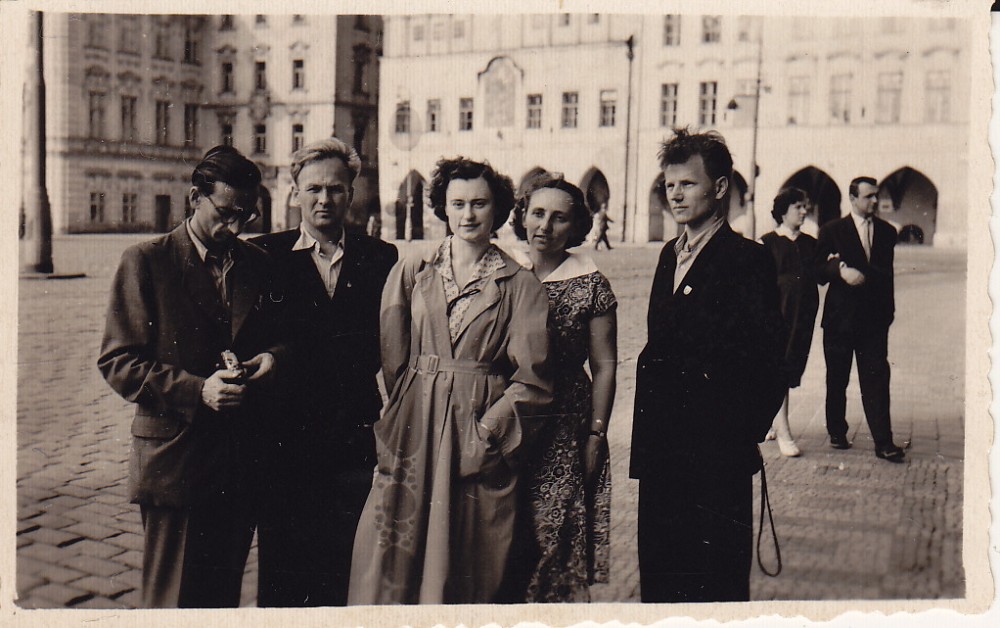 A. Baltrūnas, I. Kostkevičiūtė, V. Zaborskaitė Prahoje. 1955 m.