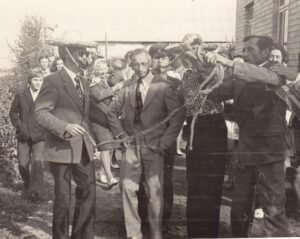 A. Baltrūnas – piršlys pusbrolio T. Raižės vestuvėse. 1975 09 13