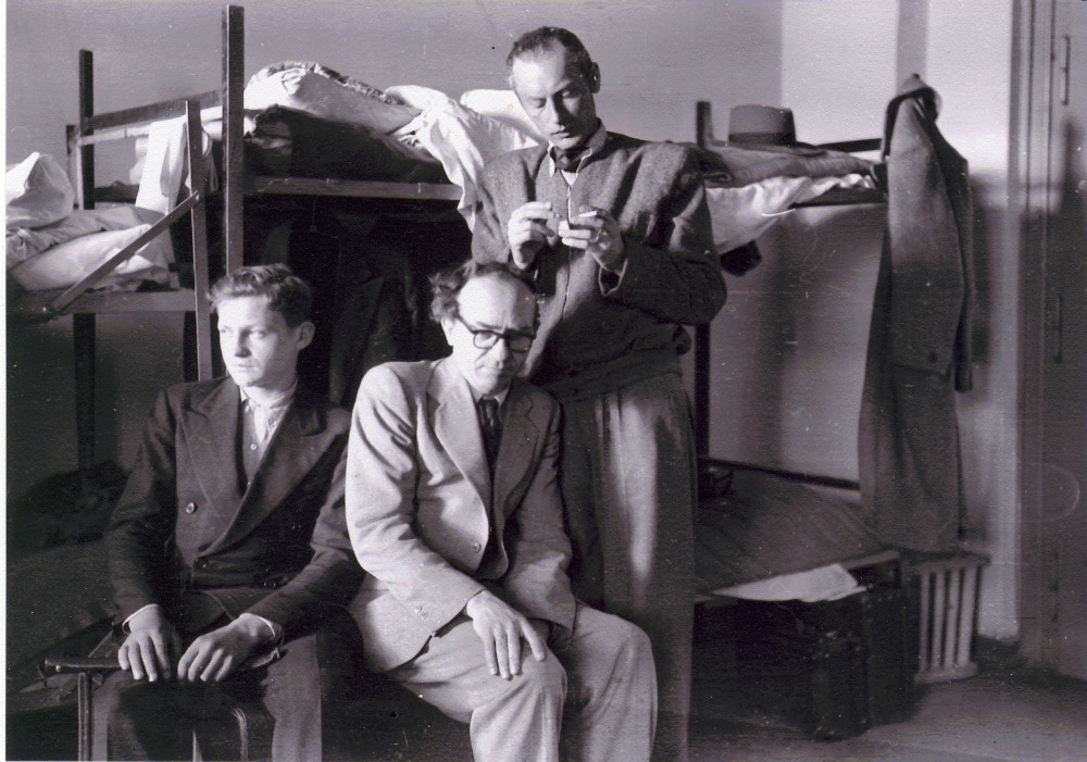 A. Brazdžionis, B. Brazdžionis P. Pilka barake. Bremerhavenas, 1949 m. pavasaris