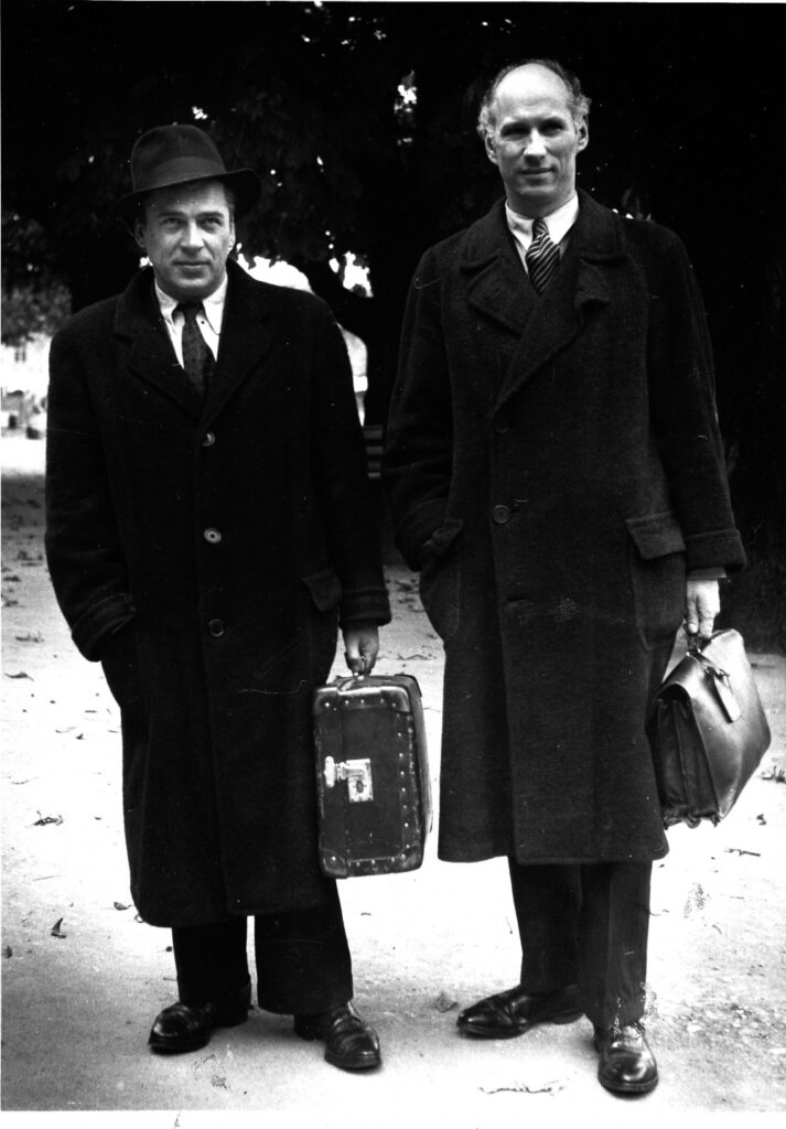 A. Gustaitis ir S. Santvaras pakeliui į literatūros gastroles Kemptene. Apie 1948 m.