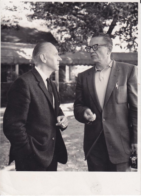 A. J. Greimas su B. Raila Santaros-Šviesos suvažiavime. Tabor Farma (Mičigano valstija), 1965 m.