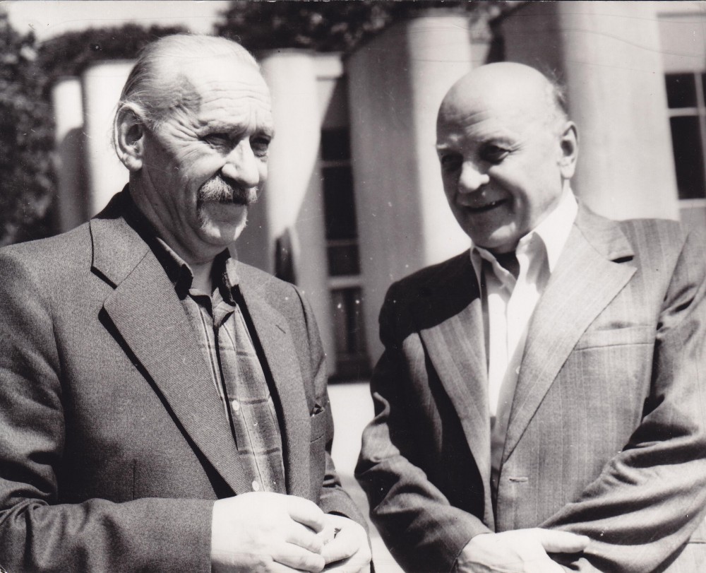 A. J. Greimas su Juozu Baltušiu Vilniuje 1979 m.
