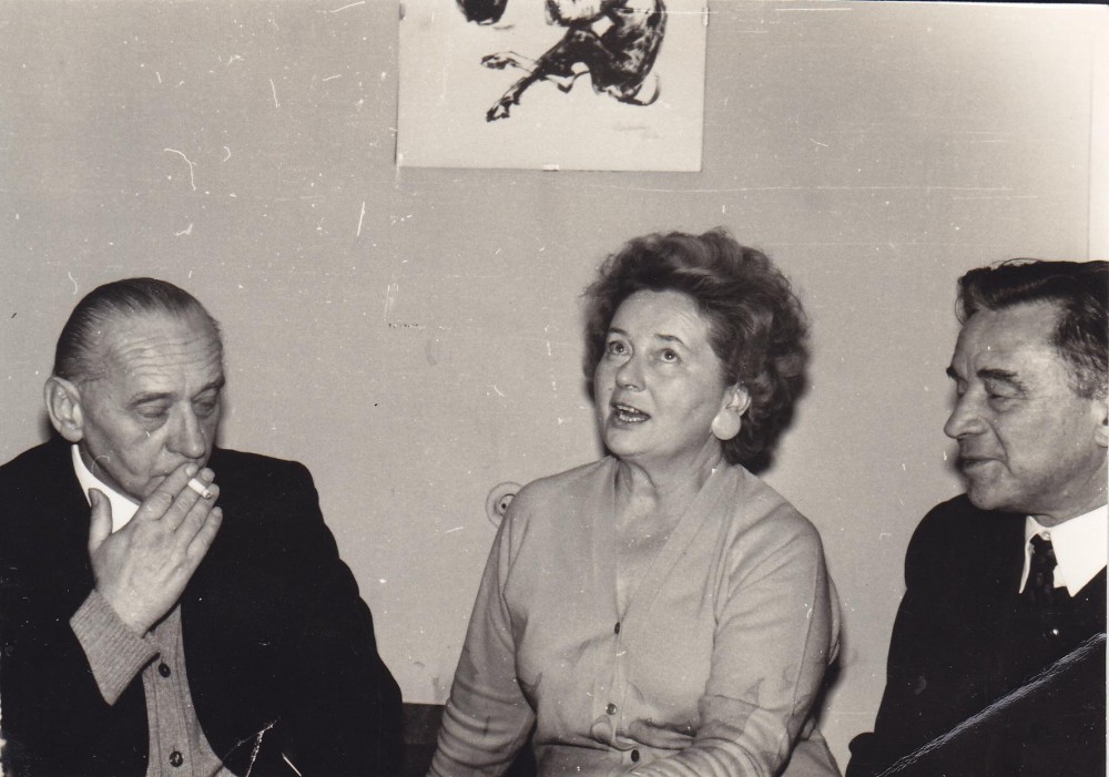 A. J. Greimas su pussesere Irena ir jos vyru Juliumi Būtėnais jų namuose Vilniuje 1971 m.
