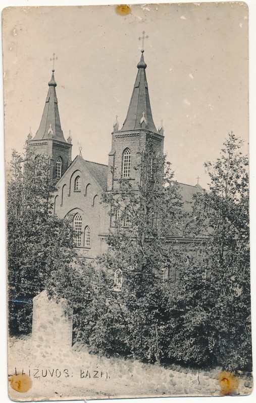 A. Vienažindžio statyta Laižuvos bažnyčia, hitlerininkų susprogdinta 1944 m. XX a. pr. Fotoatvirukas