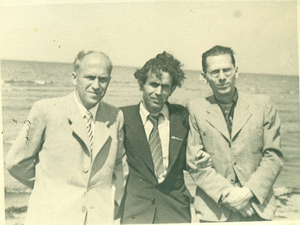 A. Žukauskas, neišaiškintas Sovietų sąjungos rašytojas ir V. Sirijos Gira. Ryga, 1947 06 24