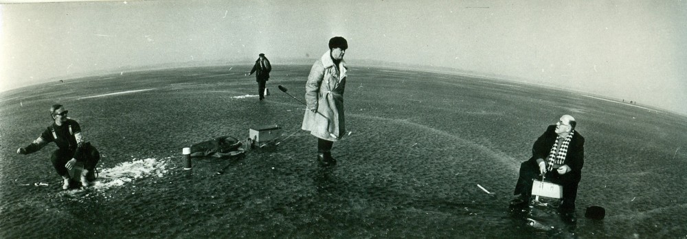 A. Žukauskas su Lietuvos kino studijos darbuotojais žūklėje ant Dusios ežero. 1976 m.