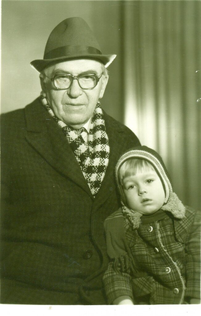 A. Žukauskas su anūkėliu Aurimu Nogiu. Vilnius, 1978 m.
