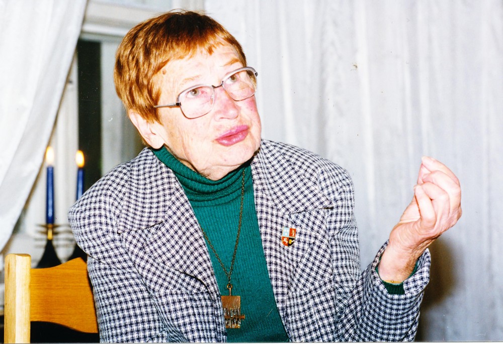 Aldona Veščiūnaitė. Maironio lietuvių literatūros muziejuje. Kaunas, 1998 m.