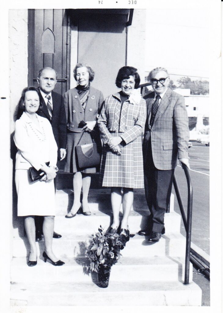 Alė Rūta, P. Visvydas, D. Mitkienė, B. Pūkelevičiūtė ir Bern. Brazdžionis. Los Andželas, 1974 m.