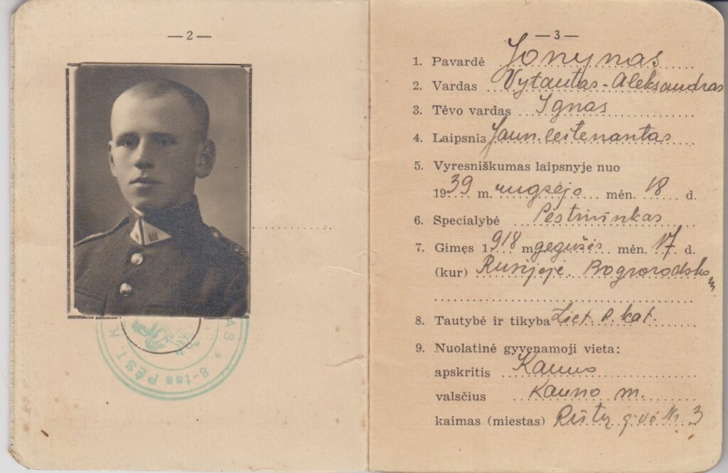 Atsargos karininko liudijimas Nr. 6886, išduotas V. A. Jonynui