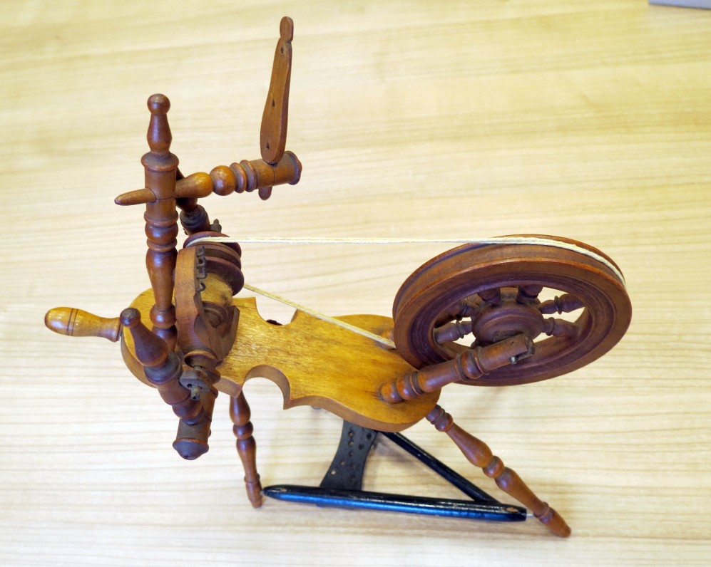 Aukštaitiško verpimo ratelio (kalvarato) modelis, darytas apie 1928 m. Kaune. Įdomu, jog ratelio pagrindas yra smuiko formos