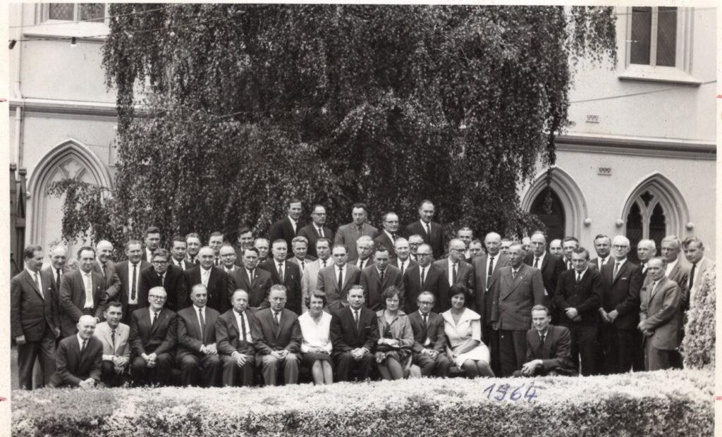 Australijos LB Krašto Taryba Melbourbe, 1964 m. V. Kazokas sėdi trečias iš dešinės