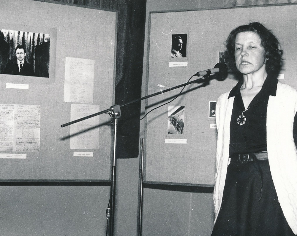 B. Baltrušaitytė pasakoja apie Antaną Masionį Maironio lietuvių literatūros muziejuje. 1991 m.
