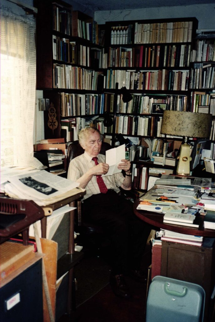 B. Brazdžionis darbo kambaryje Los Andžele 1994 m. rugsėjo 16 d.