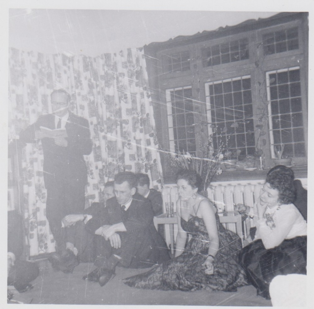 B. Pūkelevičiūtės pagerbimas V. ir M. Jonynų namuose. Montrealis. 1956 m.