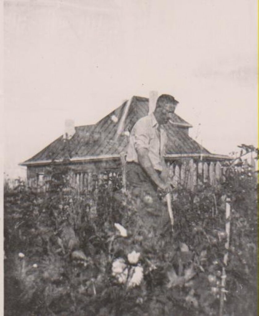 B. Sruoga savo sode. Kaunas. 1938 m.