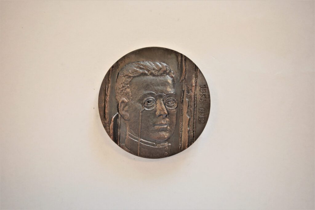 Medalis. Zigmo Gėlės – Gaidamavičiaus literatūros muziejus. Metalas. Aversas. Autorius nežinomas