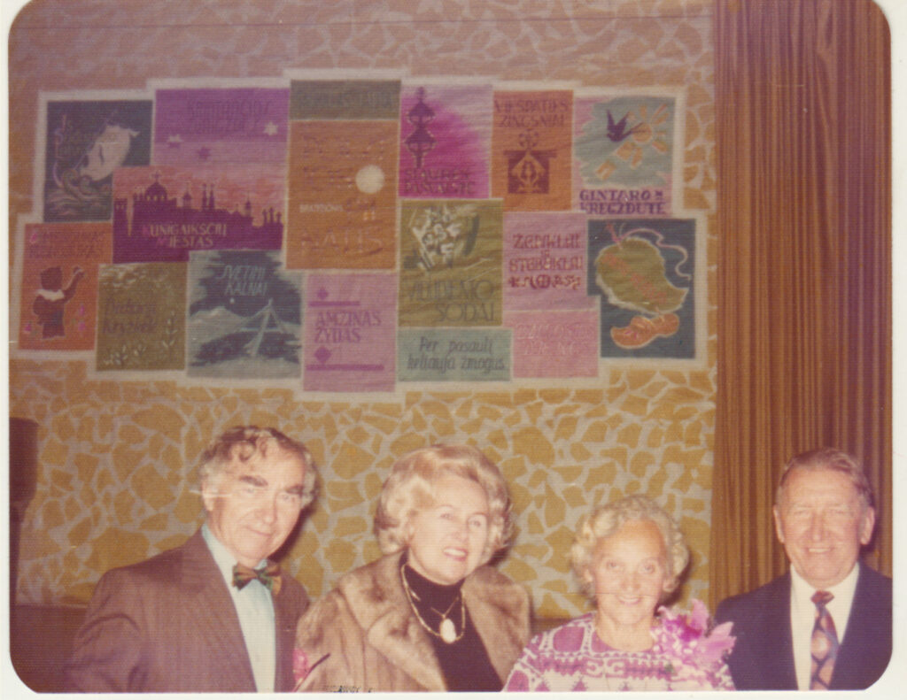 Iš kairės: Bern. Brazdžionis, E. Budriūnienė, A. Brazdžionienė, Bronius Budriūnas. 1976 m.