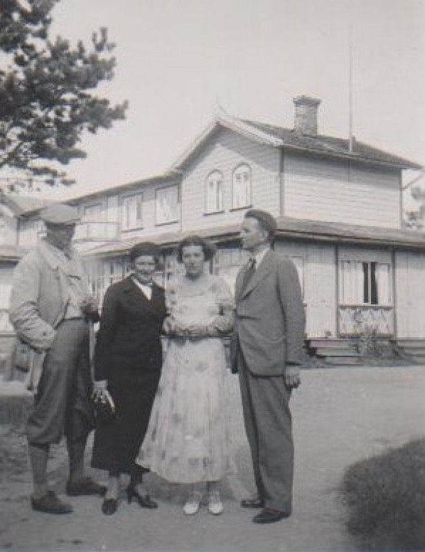 Balys Sruoga, Vanda Sruogienė, Bronislava Sruogienė ir Juozapas Sruoga. Palanga, 1934 m.