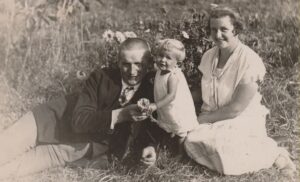 Balys Sruoga su dukra Dalia ir žmona Vanda, 1926 m.