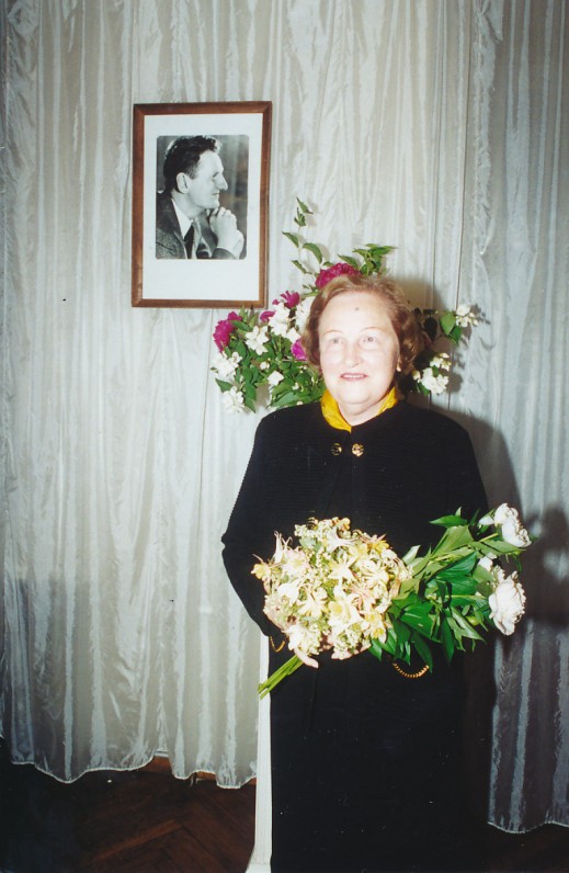 D. Galaunytė-Kaupienė Maironio lietuvių literatūros muziejuje. 2000 m. Z. Baltrušio nuotrauka