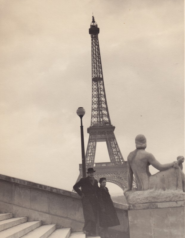 D. Lipčiūtė-Augienė su vyru Pauliumi Paryžiuje. 1938 m.