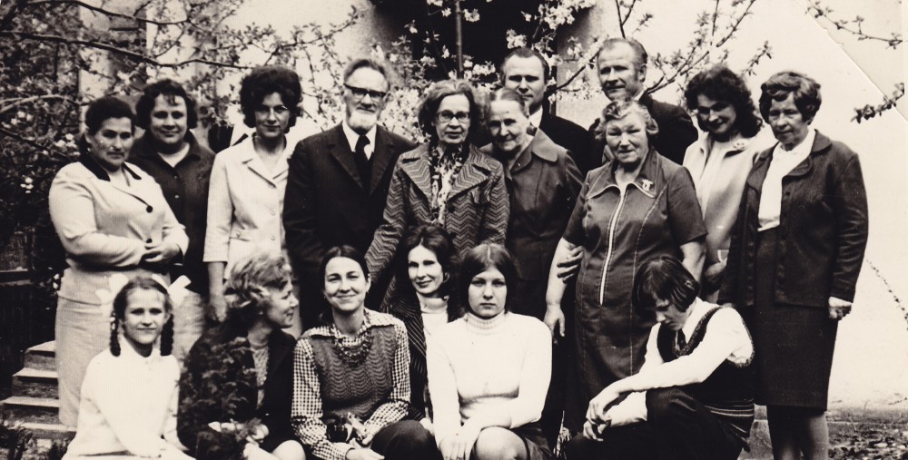 D. Lipčiūtės viešnagės Lietuvoje metu su giminėmis. 1976 m. gegužės 18 d. Danutė – iš kairės penkta